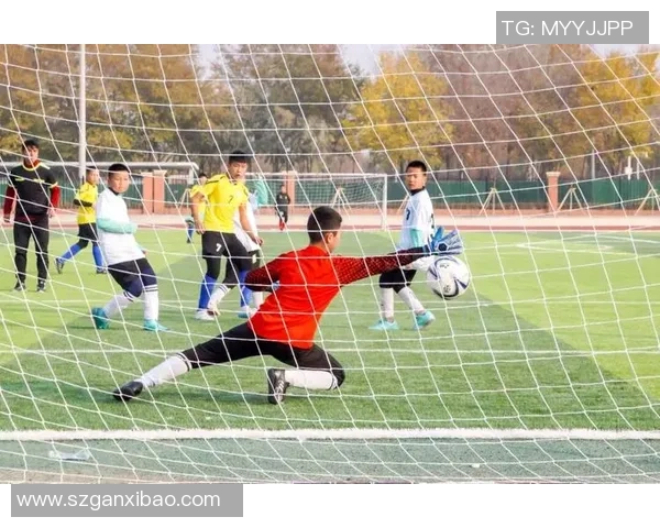 当足球巨星脱下战袍穿上裤衩时热血与时尚在绿茵之外继续燃烧 当足球巨星脱下战袍穿上裤衩时热血与时尚在绿茵之外继续燃烧