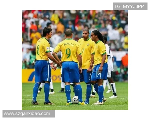 球星同框热血时刻 燃爆绿茵场的传奇合影集锦